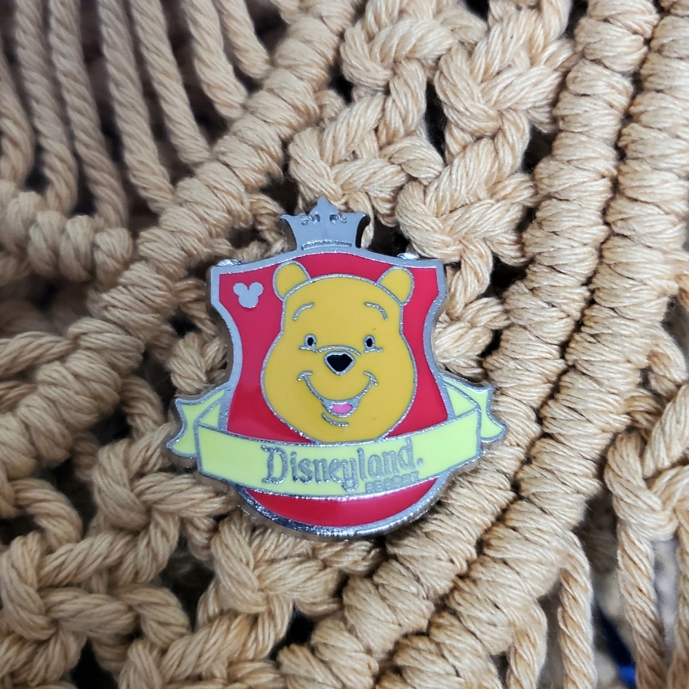 Disney Winnie the Pooh Crest Pin